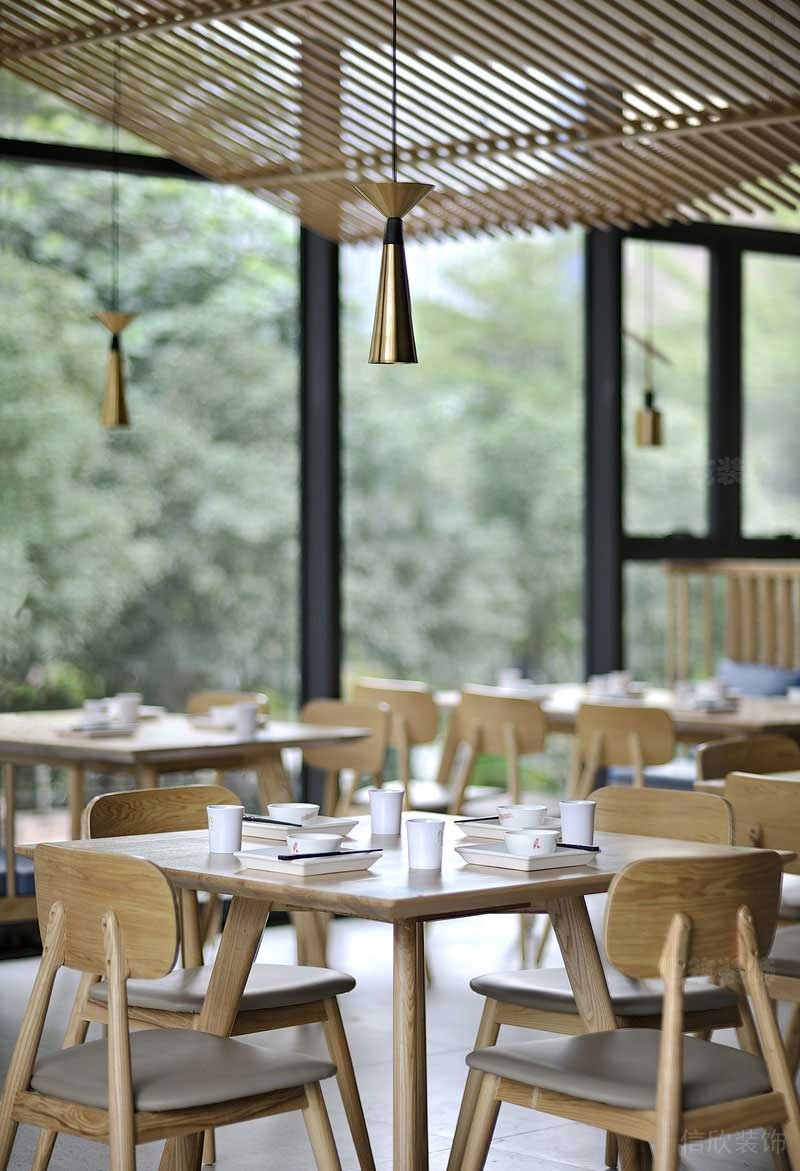 日式風(fēng)格餐廳公共用餐區(qū)桌椅組合
