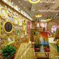繪畫教室鵝卵石墻體鋪貼形象板收納展示柜工業(yè)風現代簡約造型設計藝術中心