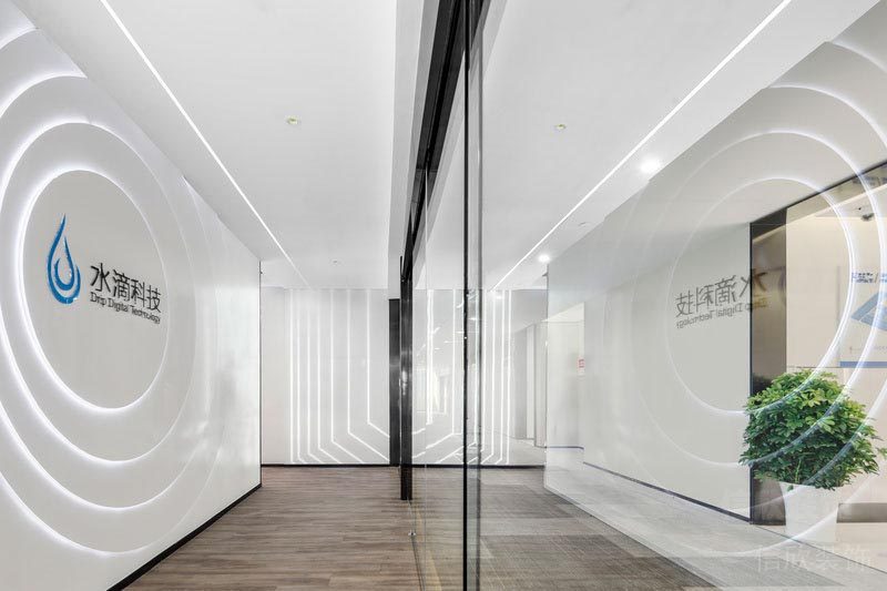 燈飾設計環(huán)形圓框白色集墻板玻璃智能門木質(zhì)過道設計圖辦公室