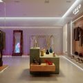 深圳市南山區(qū)后海現(xiàn)代服裝專賣店裝修設計大廳