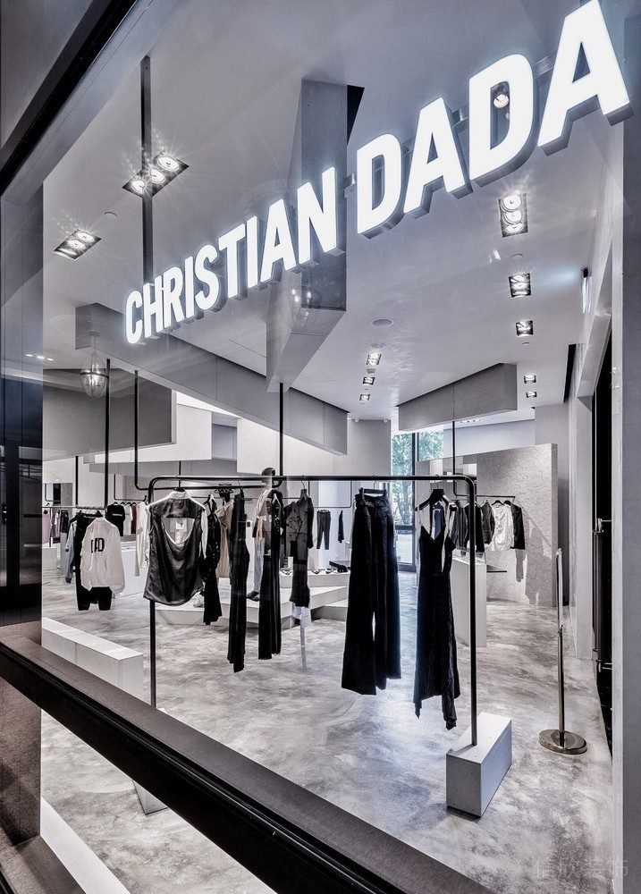 深圳市寶安區(qū)西鄉(xiāng)巨星御用品牌 Christian Dada 臺灣首間旗艦店服裝展架裝修設(shè)計效果圖 