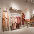 深圳市龍華區(qū)大浪現(xiàn)代風(fēng)jane Express服裝店鋪裝修設(shè)計(jì)暖色背景墻