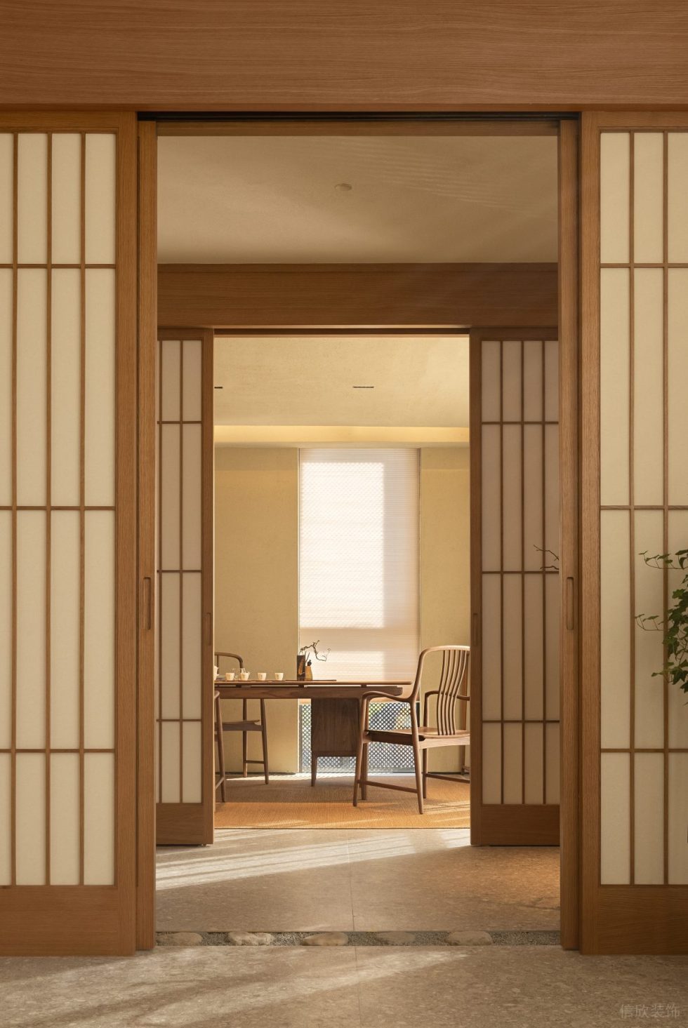 日式原木風(fēng)茶室原木推拉門(mén)裝修設(shè)計(jì)