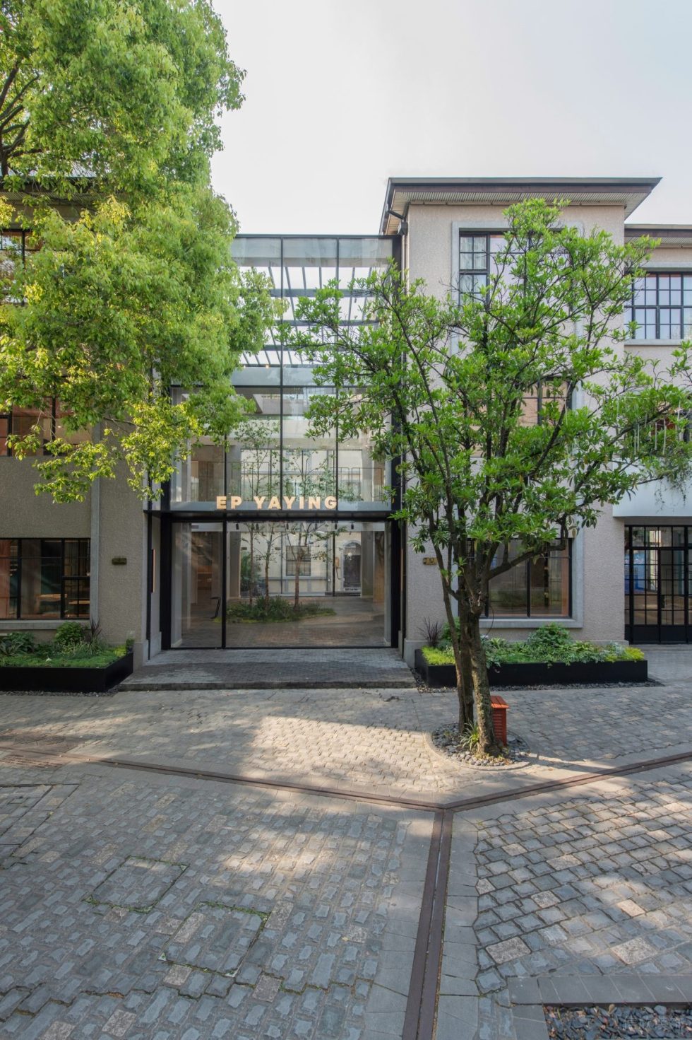 深圳市福田區(qū)黃岡原木風(fēng)買手店潮牌EP YAYING旗艦店裝修設(shè)計(jì)-街景視角二