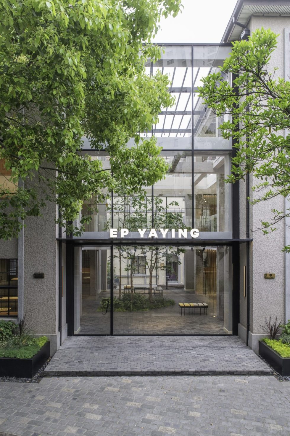 深圳市福田區(qū)黃岡買手店ep Yaying潮牌旗艦店裝修設(shè)計-正立面