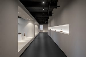 極簡(jiǎn)中式混搭風(fēng)陶瓷藝術(shù)品展廳裝修設(shè)計(jì) 光影效果呈現(xiàn)