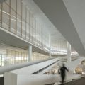 現(xiàn)代藝術(shù)建筑項目展廳裝修方案 白色樓梯