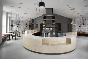 深圳南山區(qū)前海面包店曲線弧形收銀服務臺吧臺裝修設計