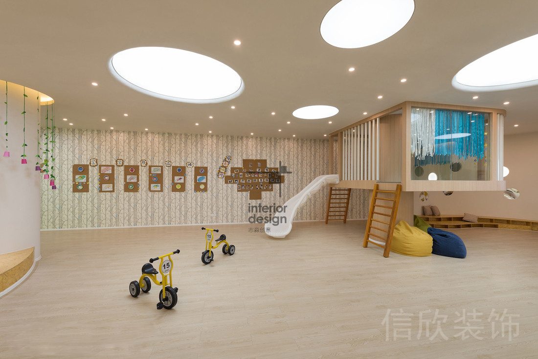 福田區(qū)財富大廈瓏瓏兒童培訓中心裝修設計大廳巨型筒燈