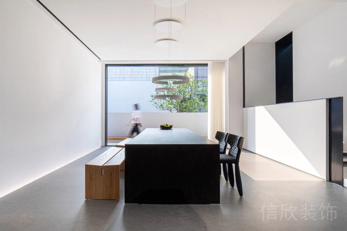 工作室洽談區(qū)域半墻隔斷墻體裝修設計