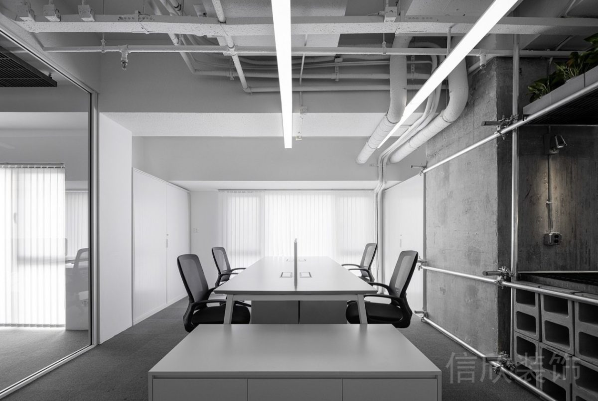天安云谷辦公室黑白極簡(jiǎn)桌椅